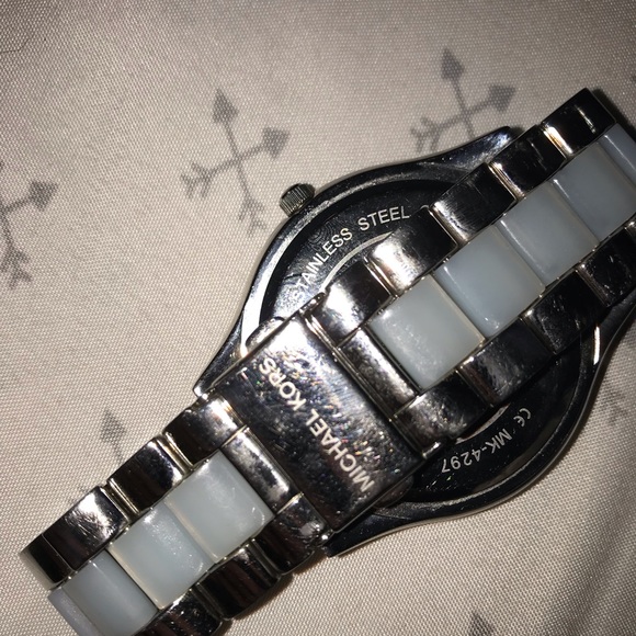 Authentic Michael kors watch. silver & aqua. - Picture 6 of 8